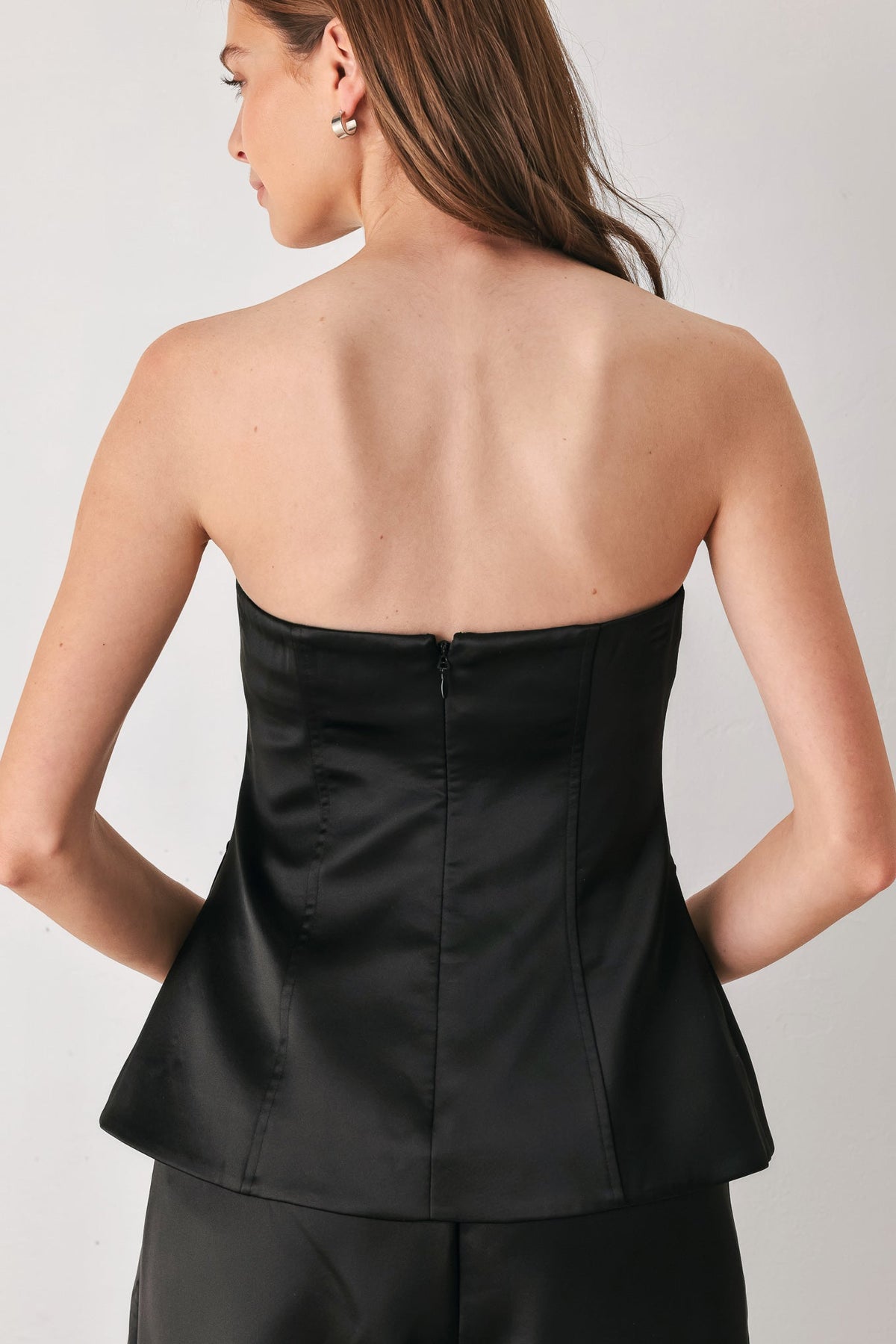MODERN NOIR BLACK STRAPLESS BUTTON TOP