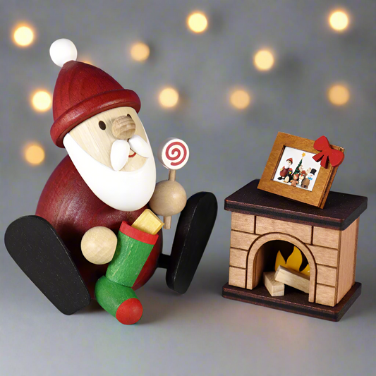 Weihnachtsmann Collectibles - Santa with Fireplace