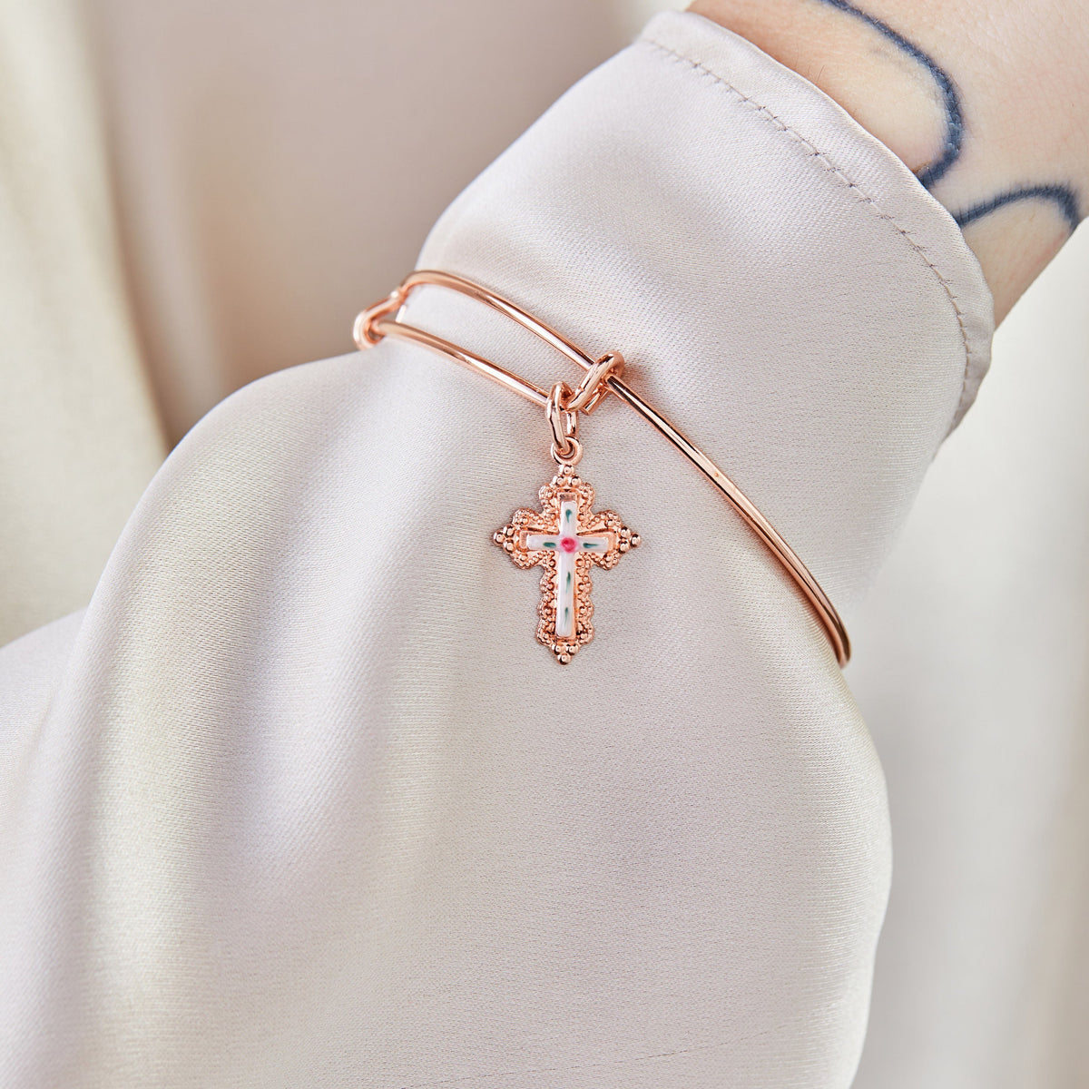 a person wearing a bracelet