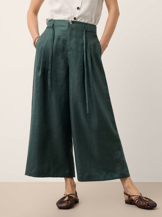 a person wearing a green pants