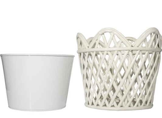 White ROUND SCALLOPED LATTICE RATTAN PLANTER