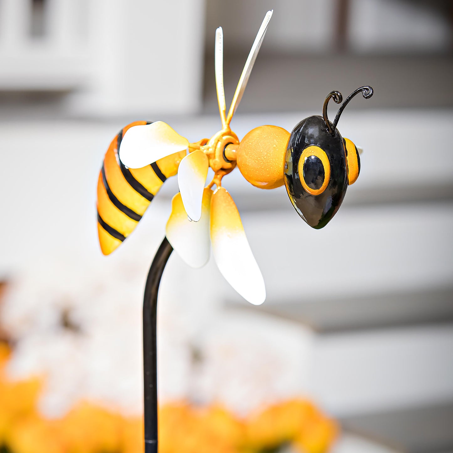 Wind Spinner, Bee