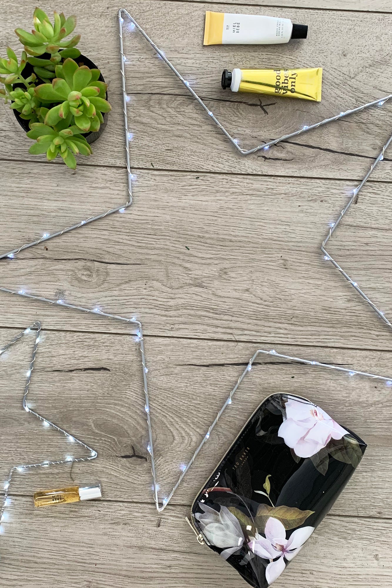 Lighted Star Frame - Battery Operated