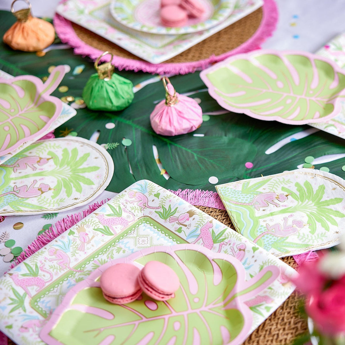 Cabana Club Palm Leaf Plates (10 ct)