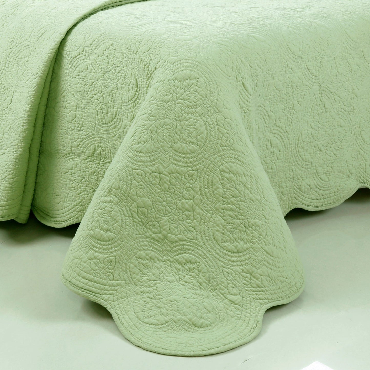 Serenity Green Victorian Scalloped Medallion Floral Pure Solid Cotton Reversible Quilt Bedding Set