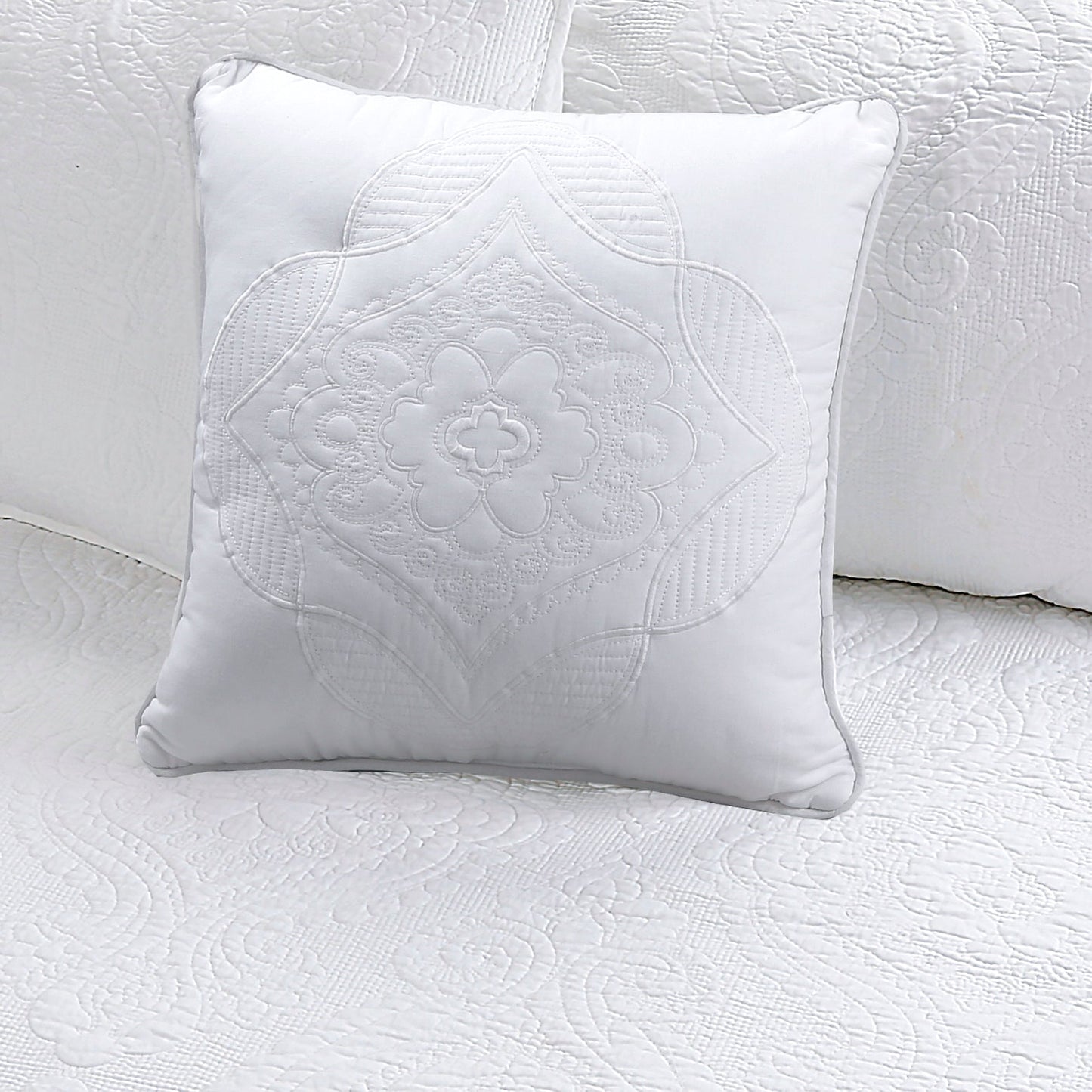 Solid White Chic Brocade Matelassé Medallion Floral Cotton Reversible Quilt Bedding Set