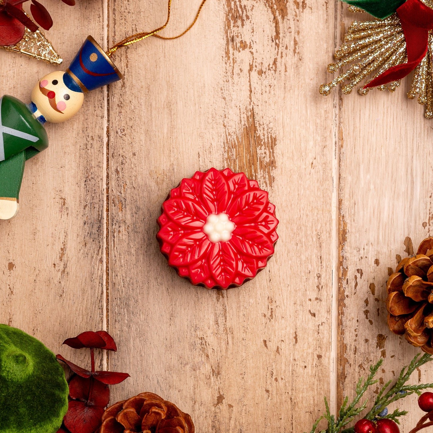 Poinsettia Oreo