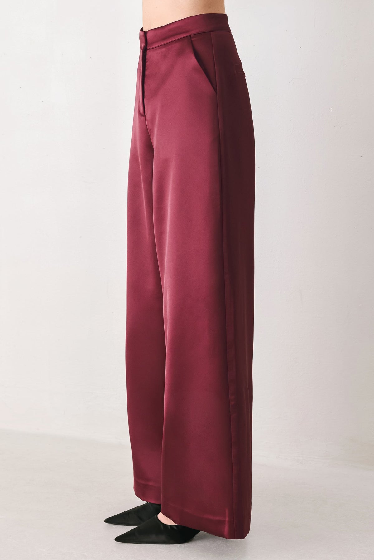 MODERN NOIR BLACK/BURGUNDY WIDE-LEG PANTS