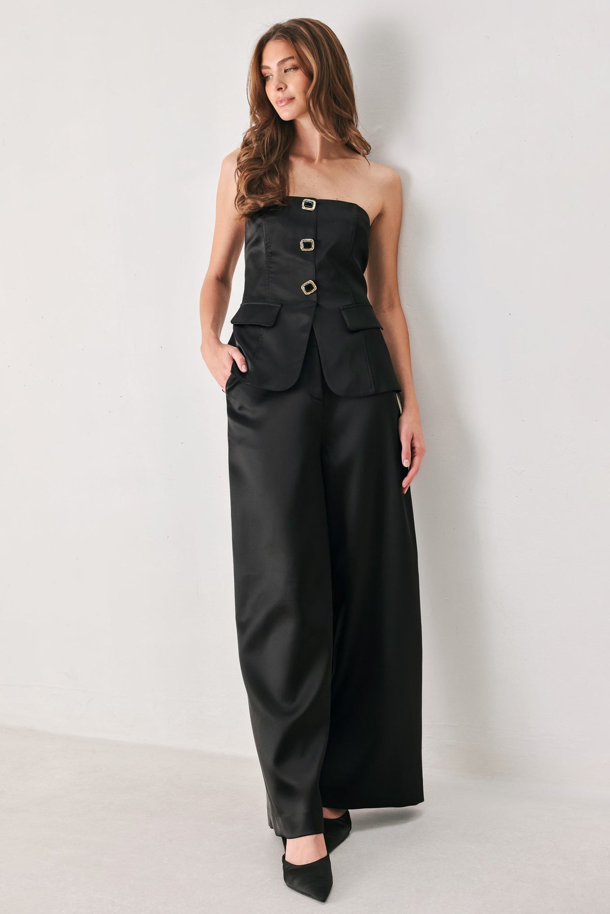MODERN NOIR BLACK STRAPLESS BUTTON TOP