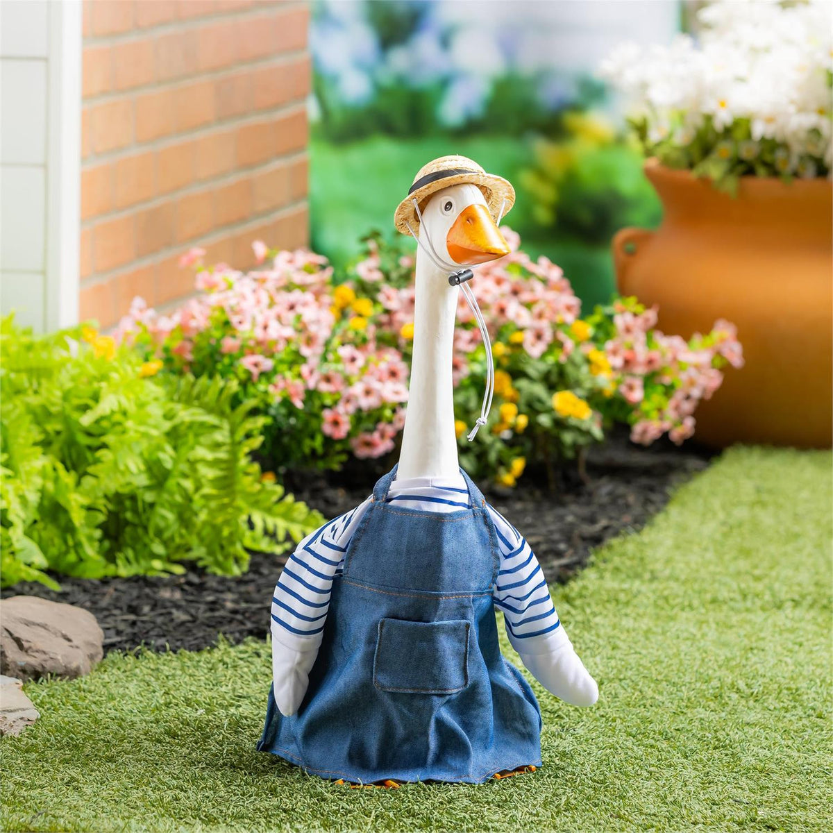 Gardener Outfit for Giddy the Goose