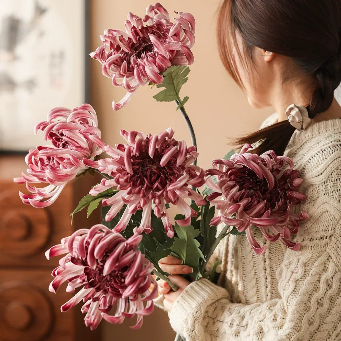 Heirloom Spider Chrysanthemum Stem – 29.9"
