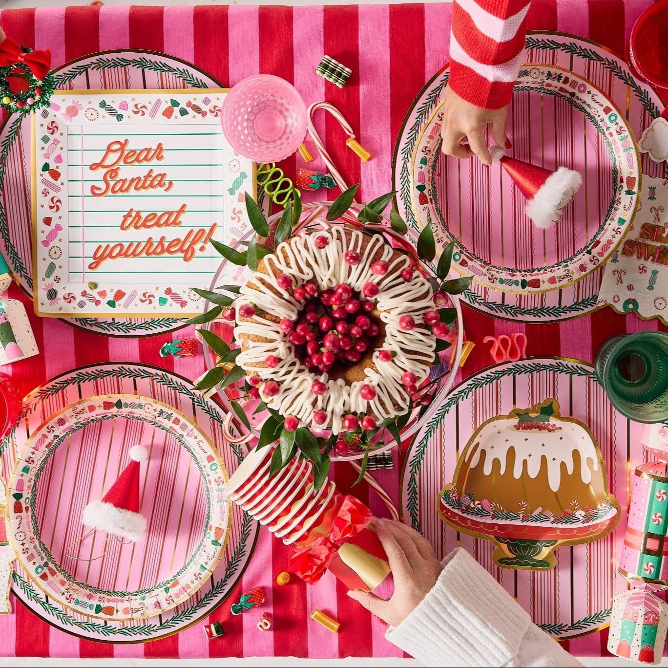 Holiday Holly Placemats (10 Count)