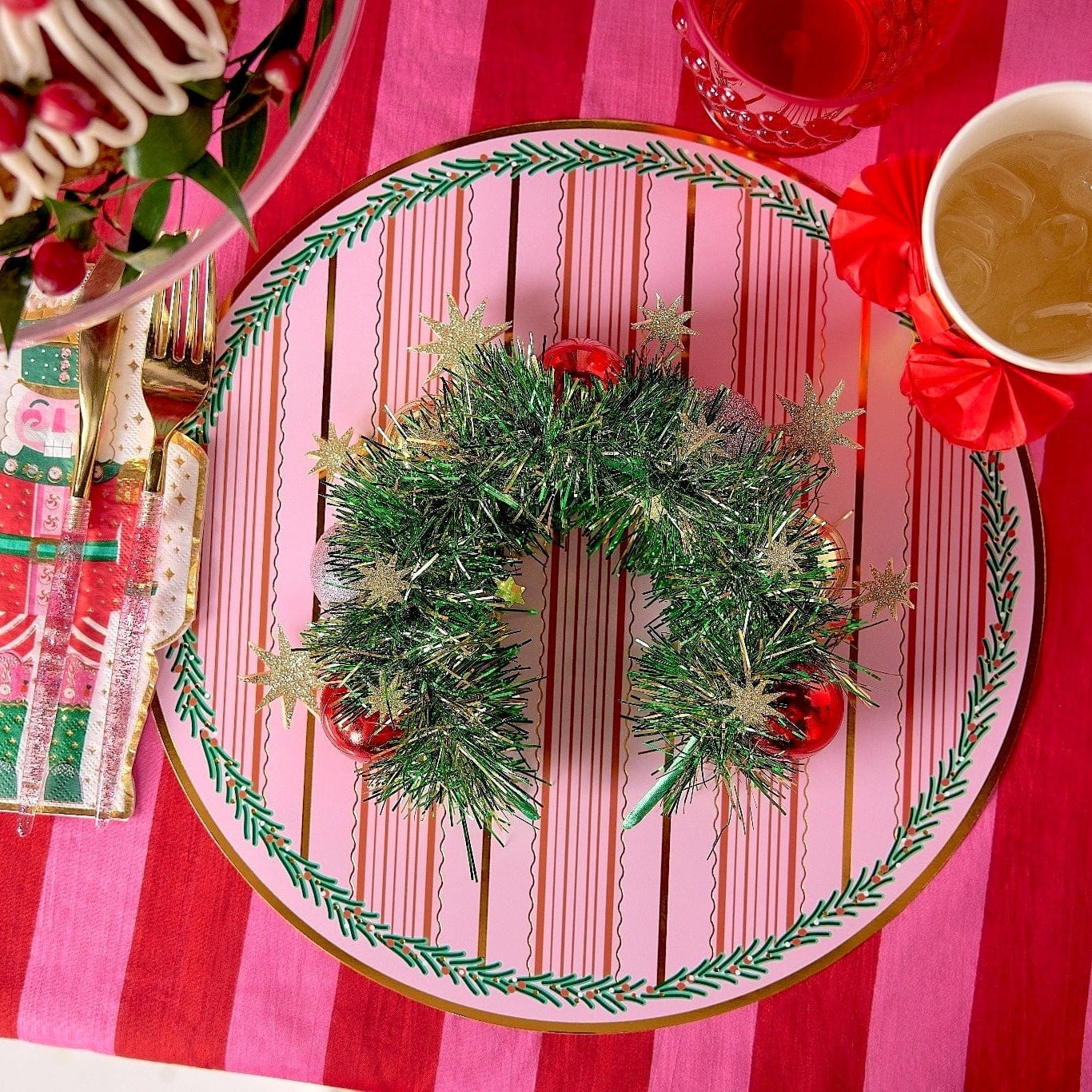 Holiday Holly Placemats (10 Count)