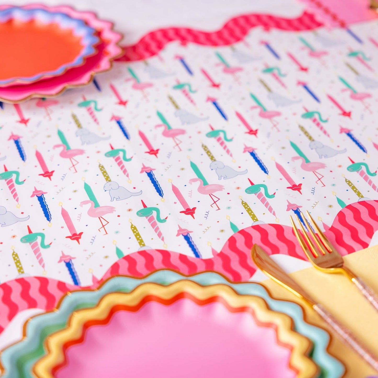 Party Parade Paper Table Runner (25 ft, cut to fit)