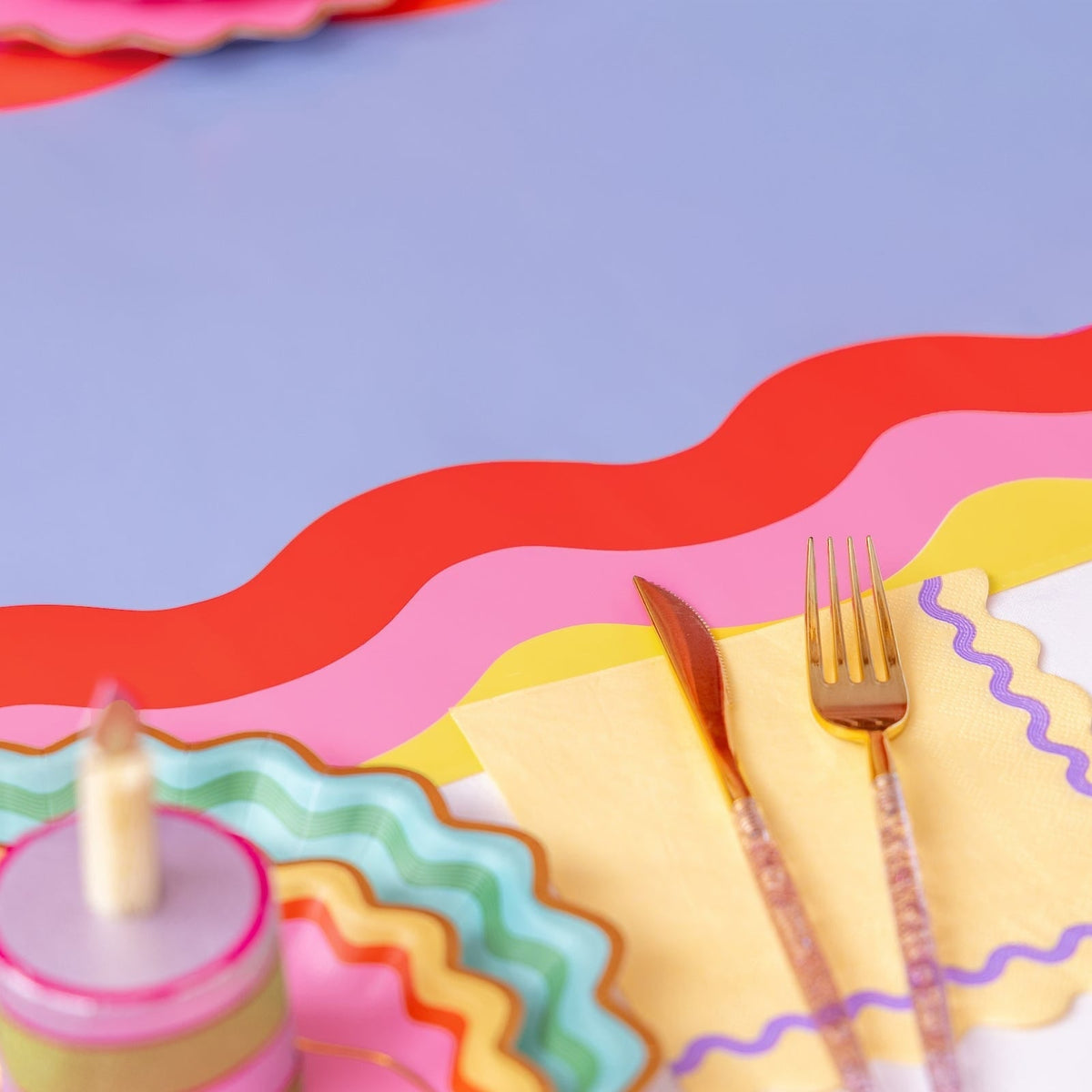 Scalloped Soirée Paper Table Runner (25 ft, cut to fit)