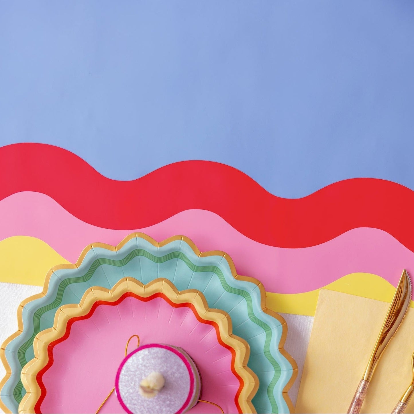 Scalloped Soirée Paper Table Runner (25 ft, cut to fit)