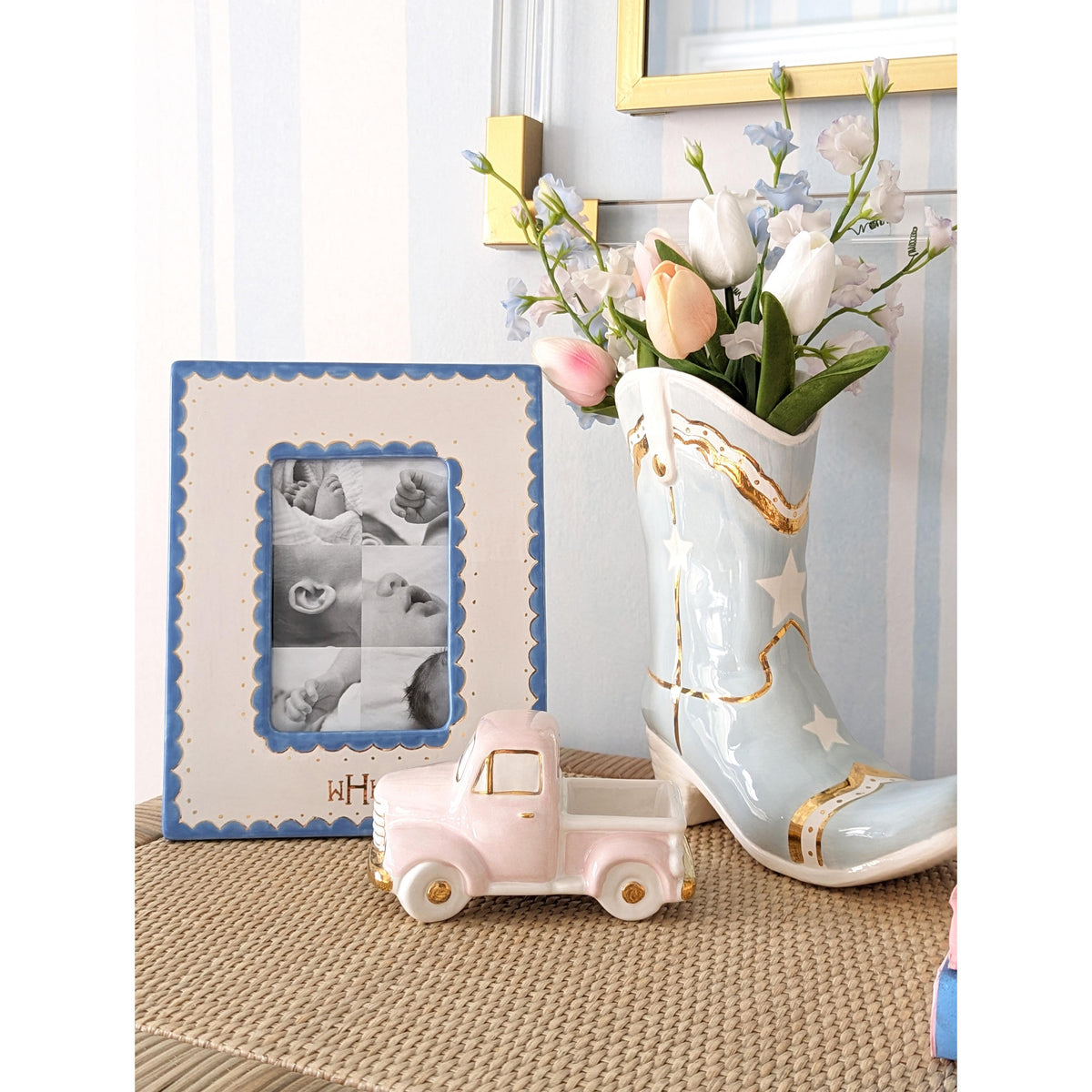 Scallop Monogrammed Photo Frame
