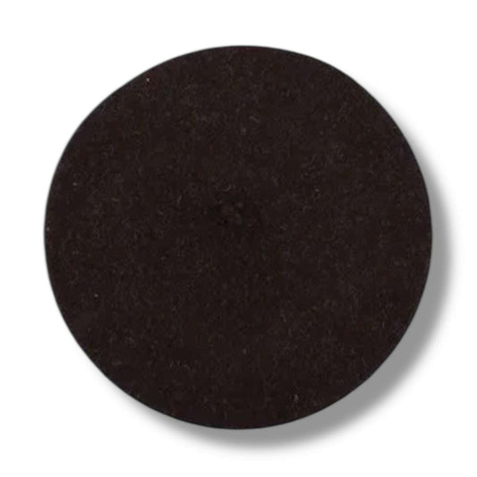 a black circle with a white background