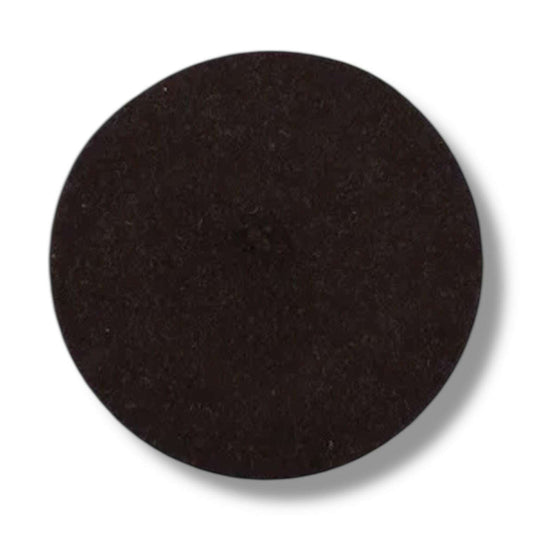 a black circle with a white background