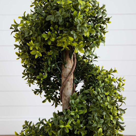 a tree with green leaves