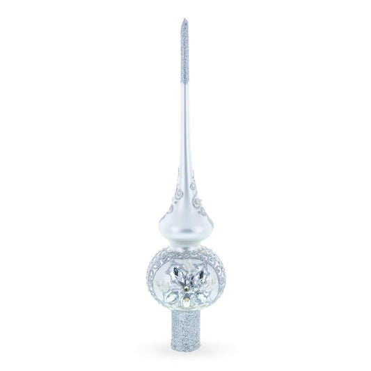 a silver and silver christmas ornament
