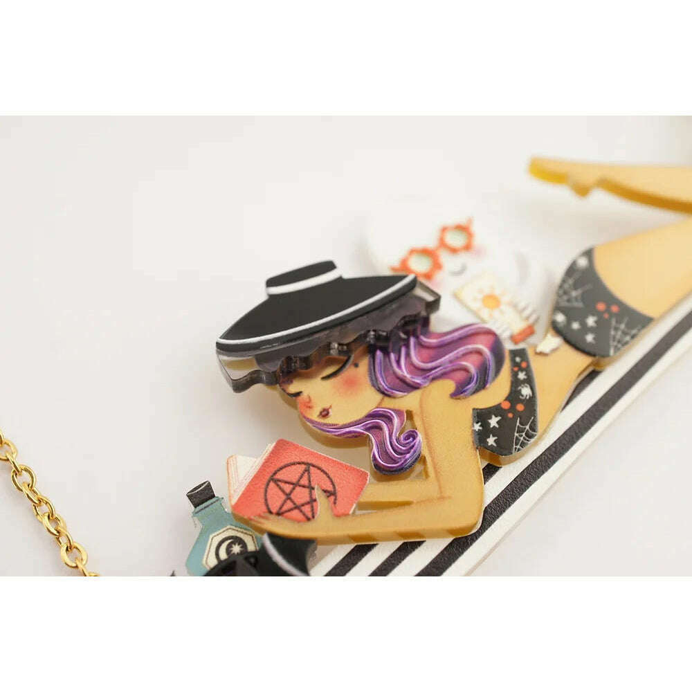 Beachy Gothic Girl Necklace by Laliblue