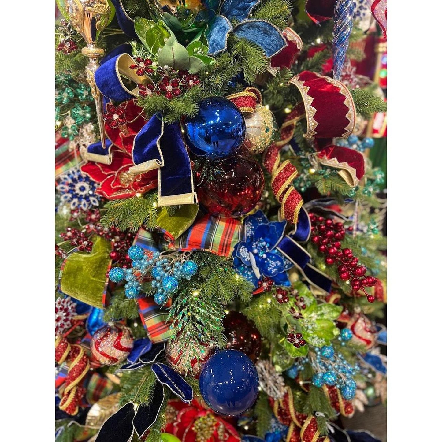 23" Glitter Ball Spray: Blue