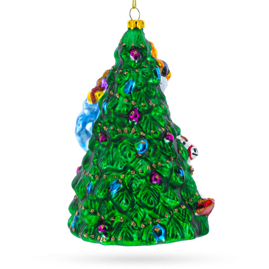 a green christmas tree ornament