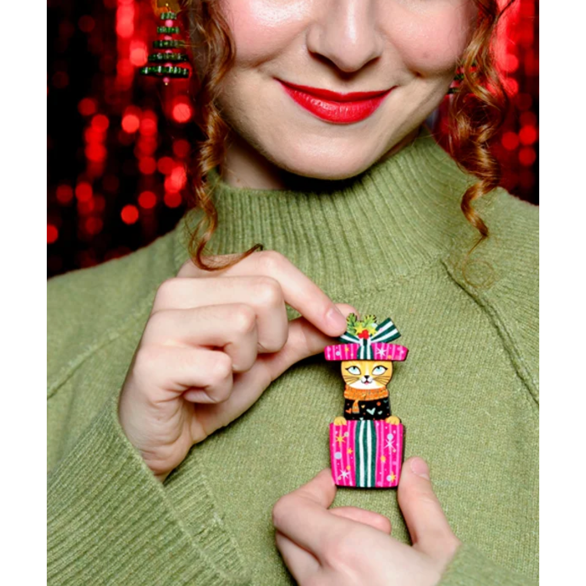 Christmas Cat in Box Brooch by Laliblue