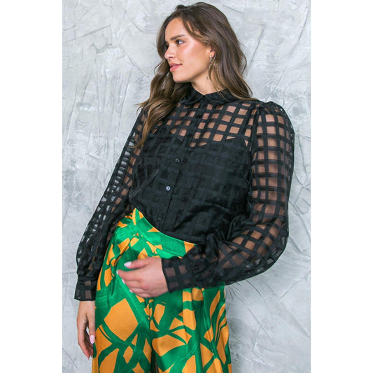 FLUTTERING ON WOVEN TOP