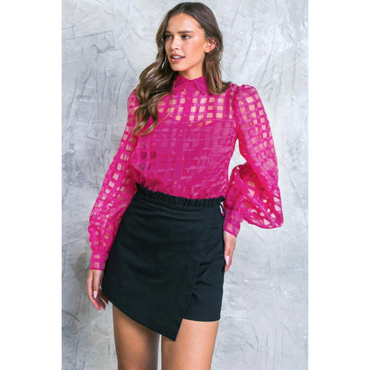FLUTTERING ON WOVEN TOP