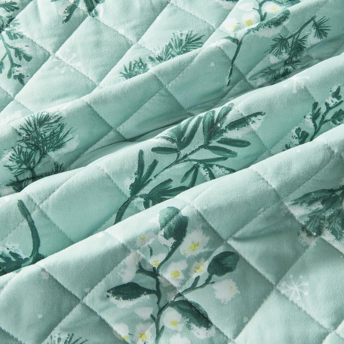 Snowy Botanical Quilt Set - Mariela Collection