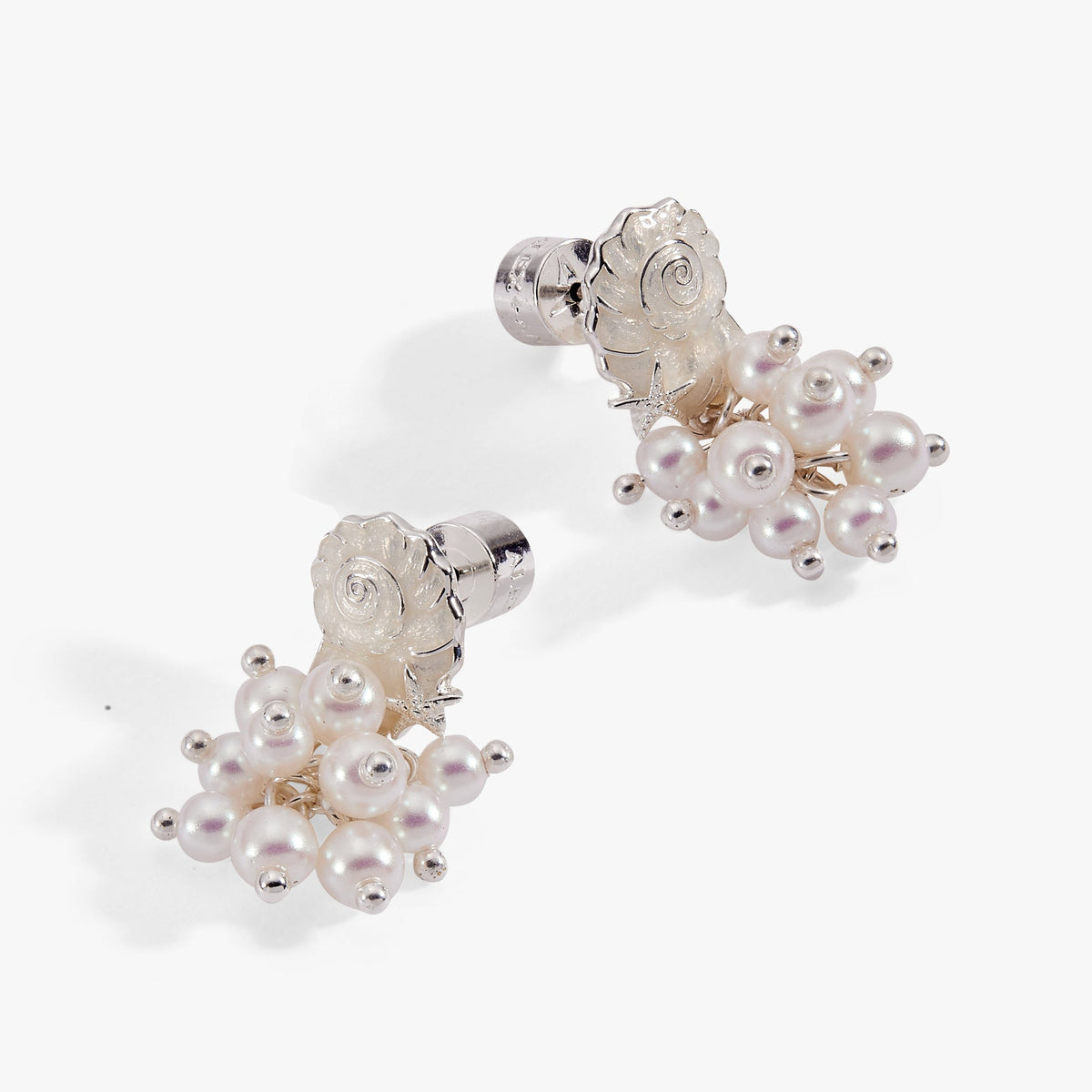 a pair of earrings with pearls