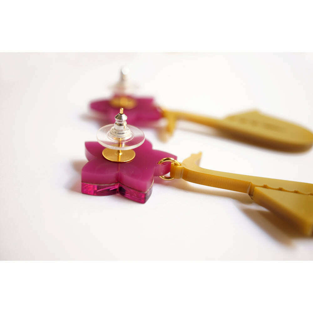 Saxophone with flower earrings by Laliblue