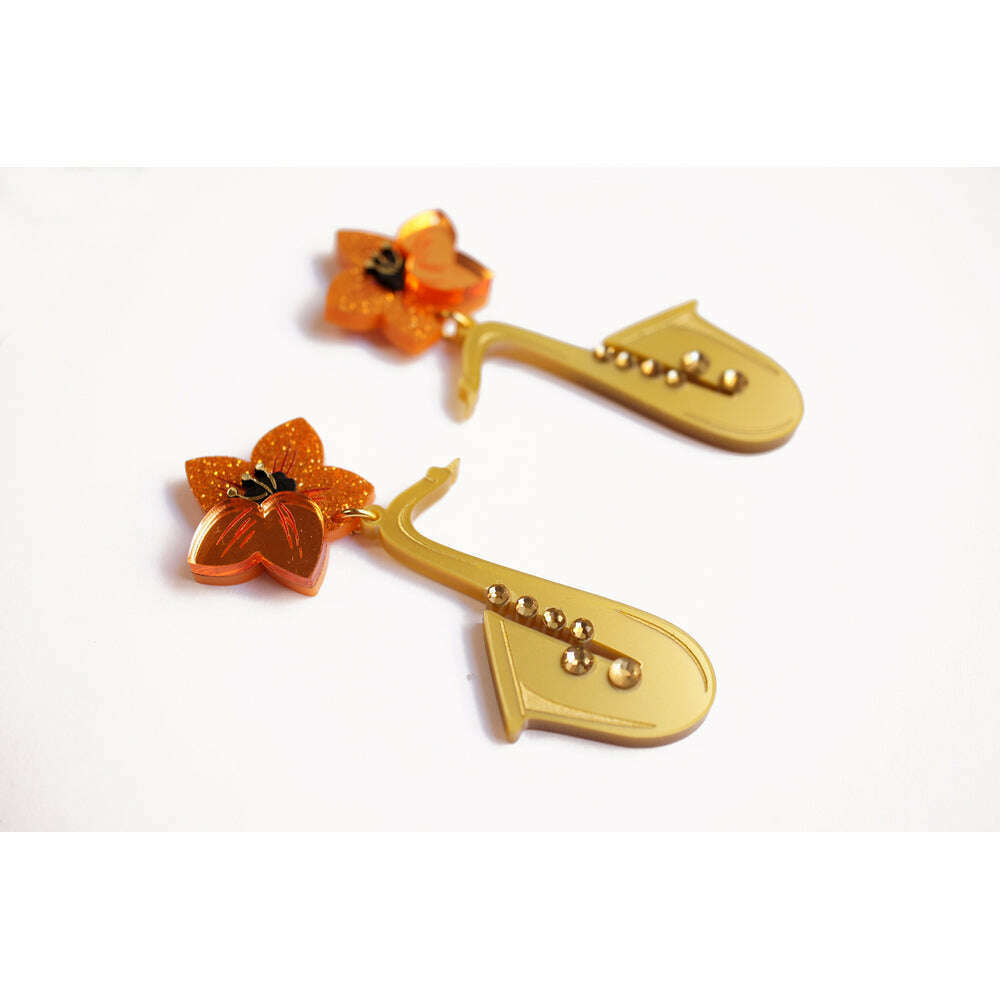 Saxophone with flower earrings by Laliblue