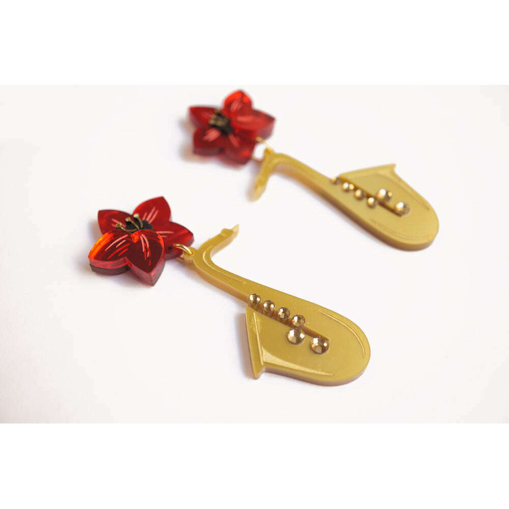 Saxophone with flower earrings by Laliblue