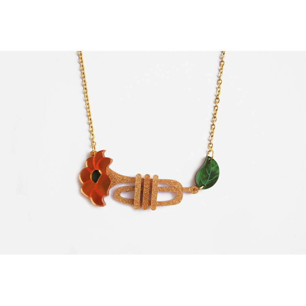 Trumpet with flower necklaces by Laliblue