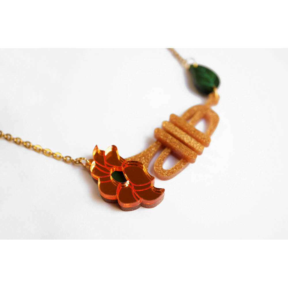 Trumpet with flower necklaces by Laliblue
