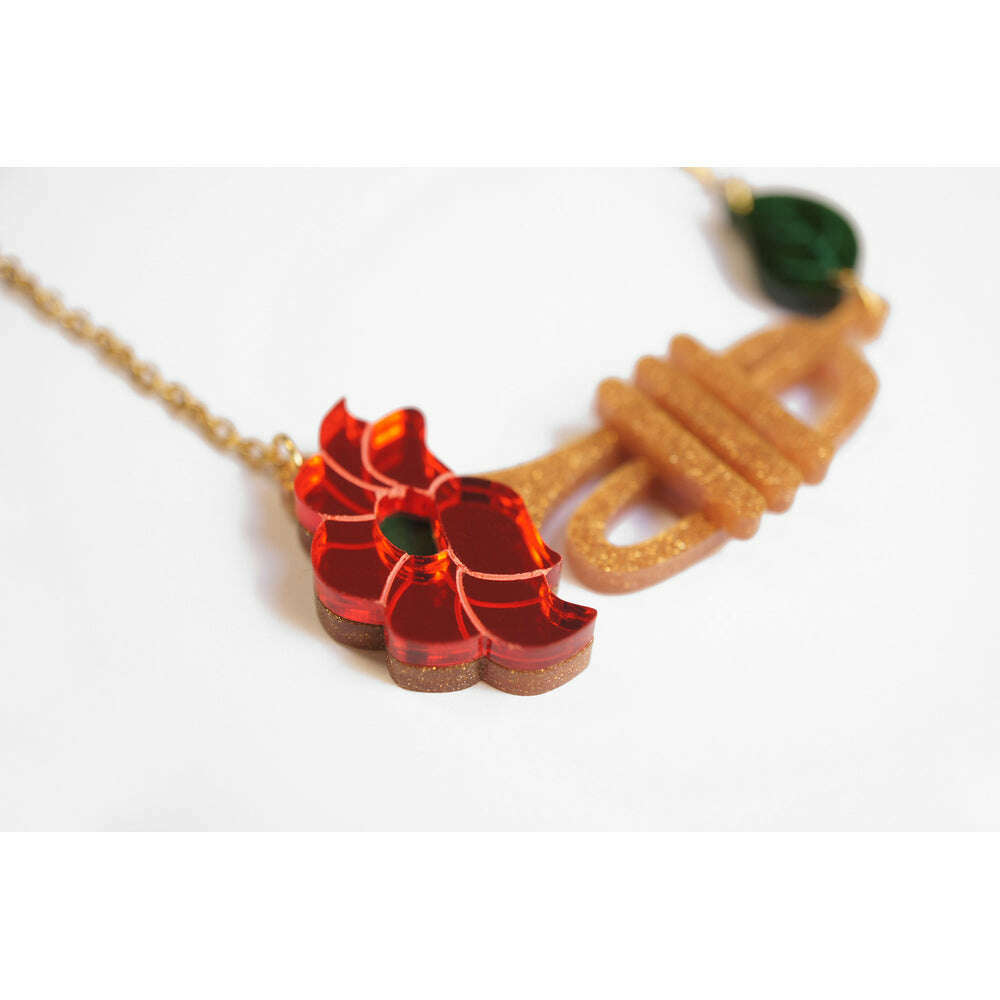 Trumpet with flower necklaces by Laliblue