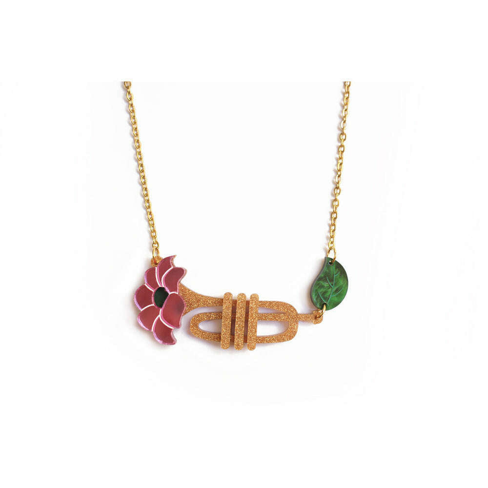 Trumpet with flower necklaces by Laliblue