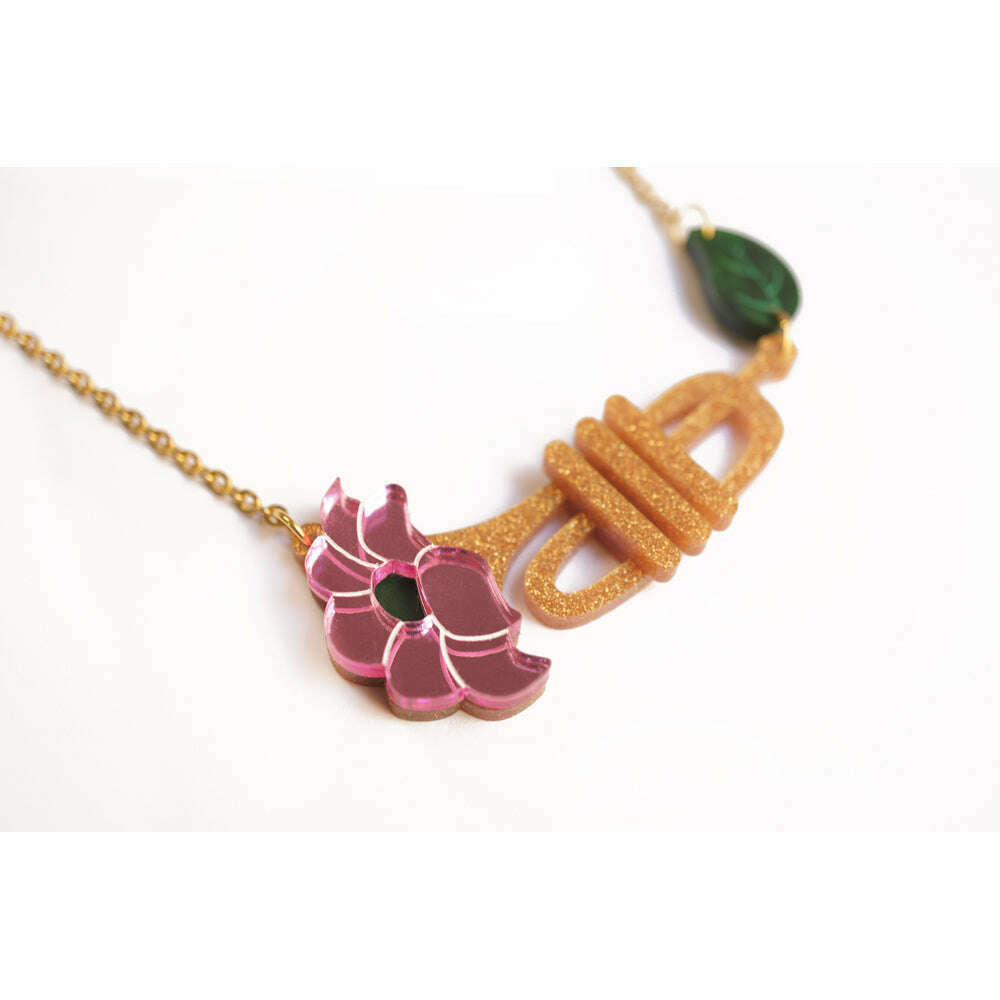 Trumpet with flower necklaces by Laliblue